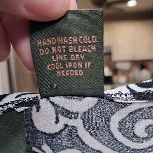 Serenade Faux Wrap Blouse Black White Floral Short Sleeve V-Neck Career Office - Picture 9 of 9